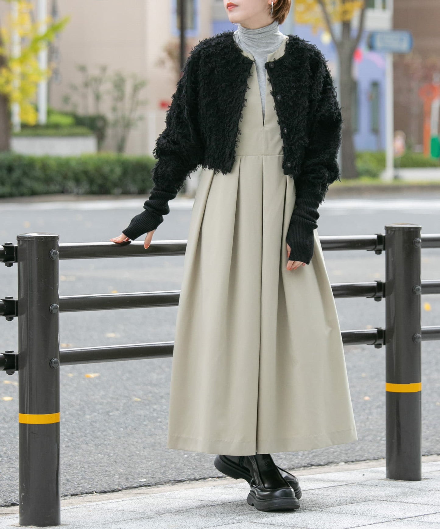 pleated jumper skirt (beige)