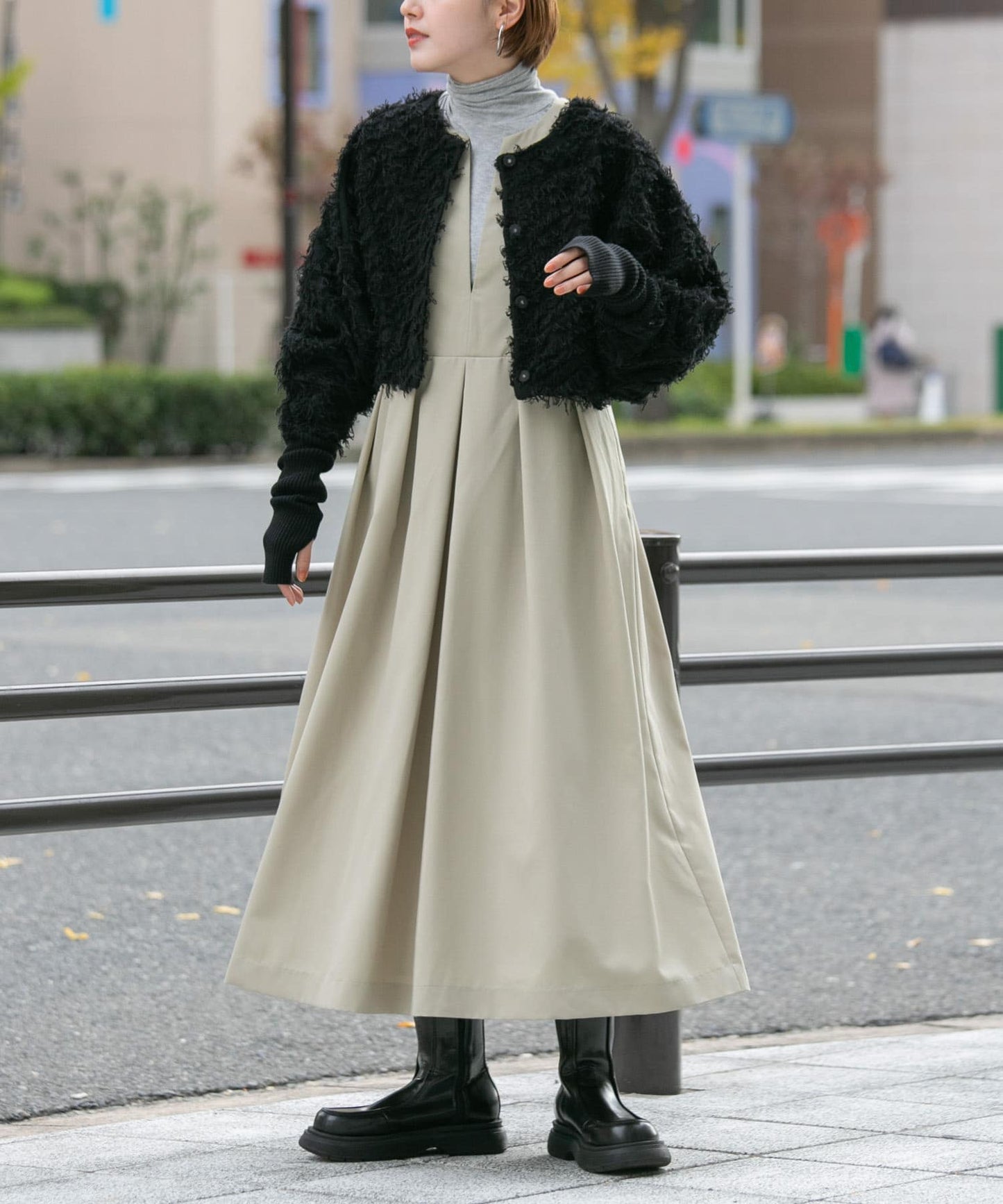 pleated jumper skirt (beige)