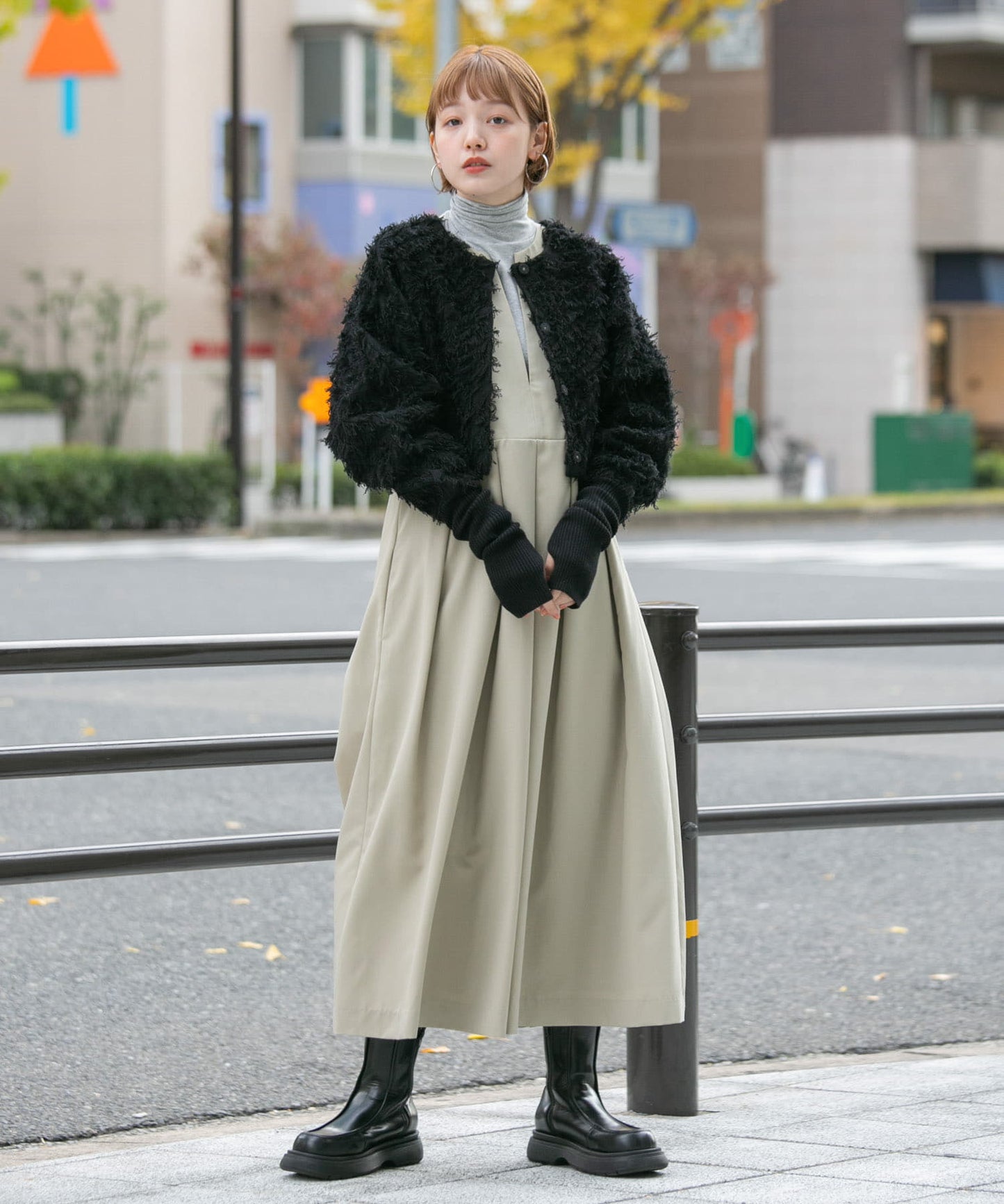 pleated jumper skirt (beige)