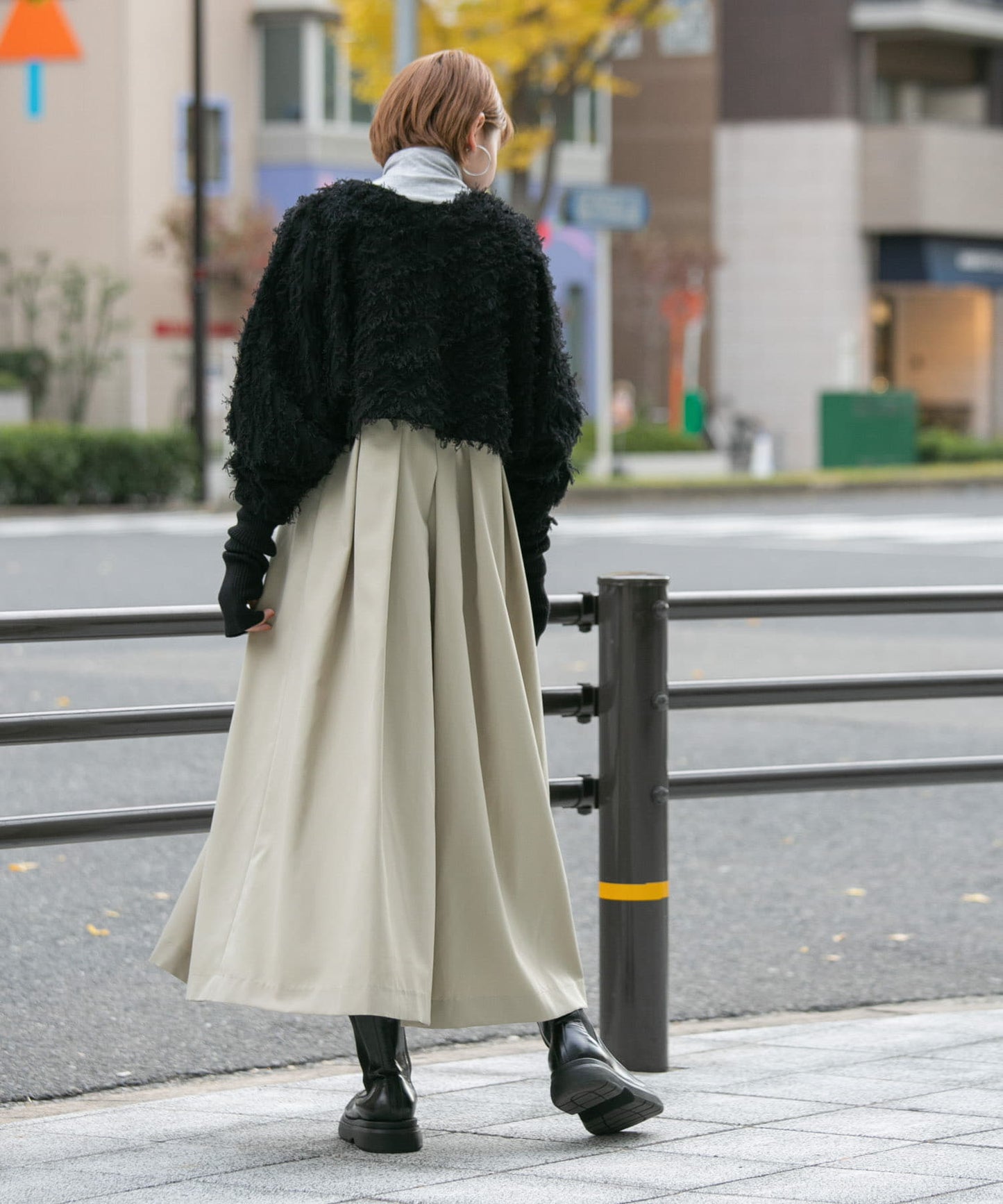 pleated jumper skirt (beige)