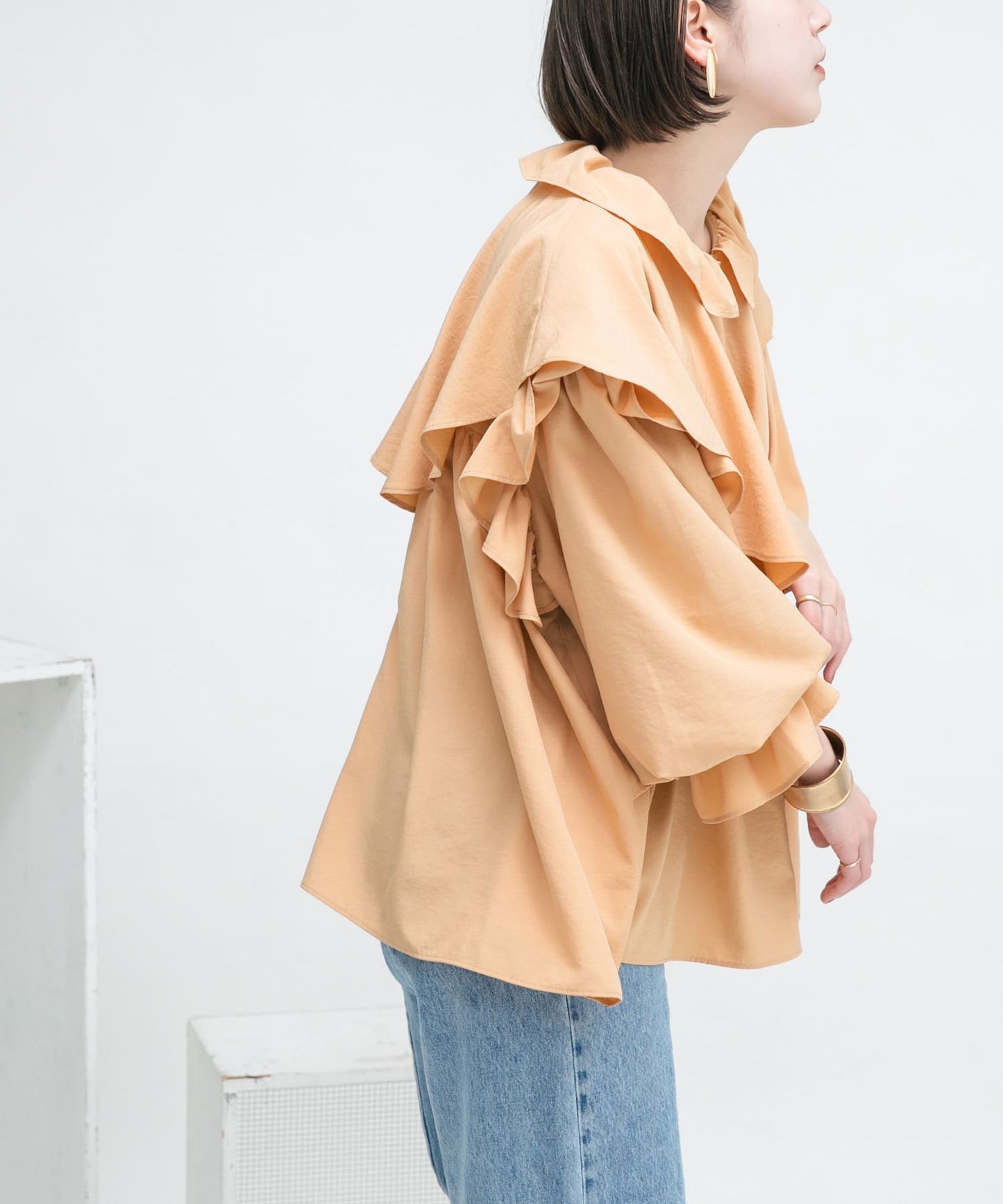 wide ruffle collar blouse (apricot) *JP