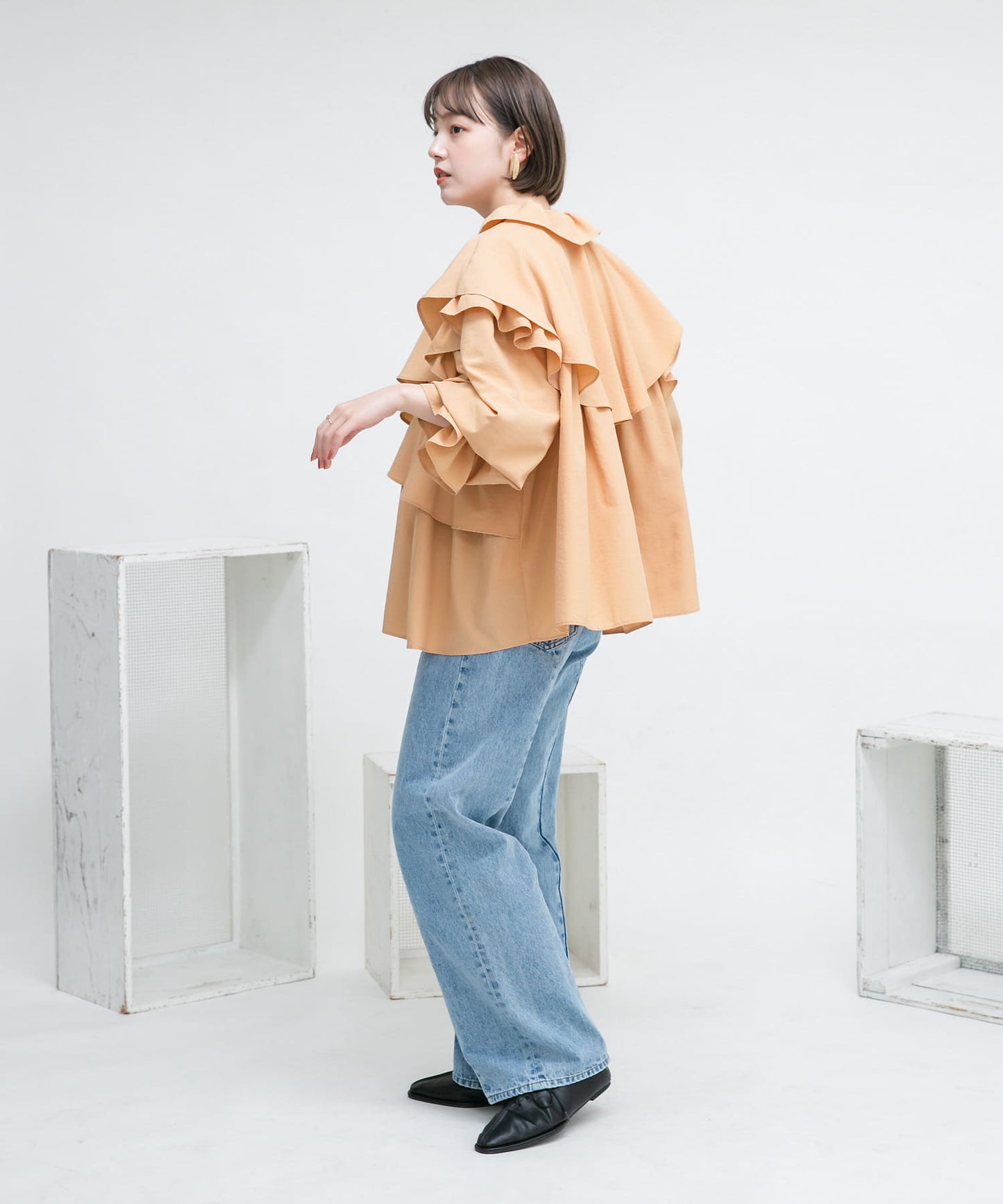 wide ruffle collar blouse (apricot) *JP