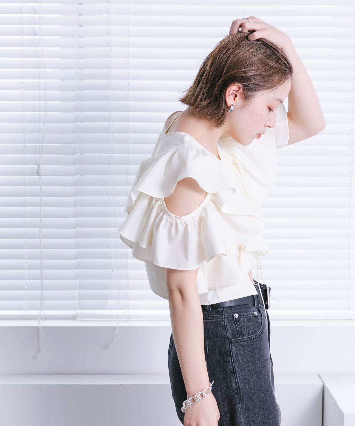 multi-way ruffle blouse (white) *JP