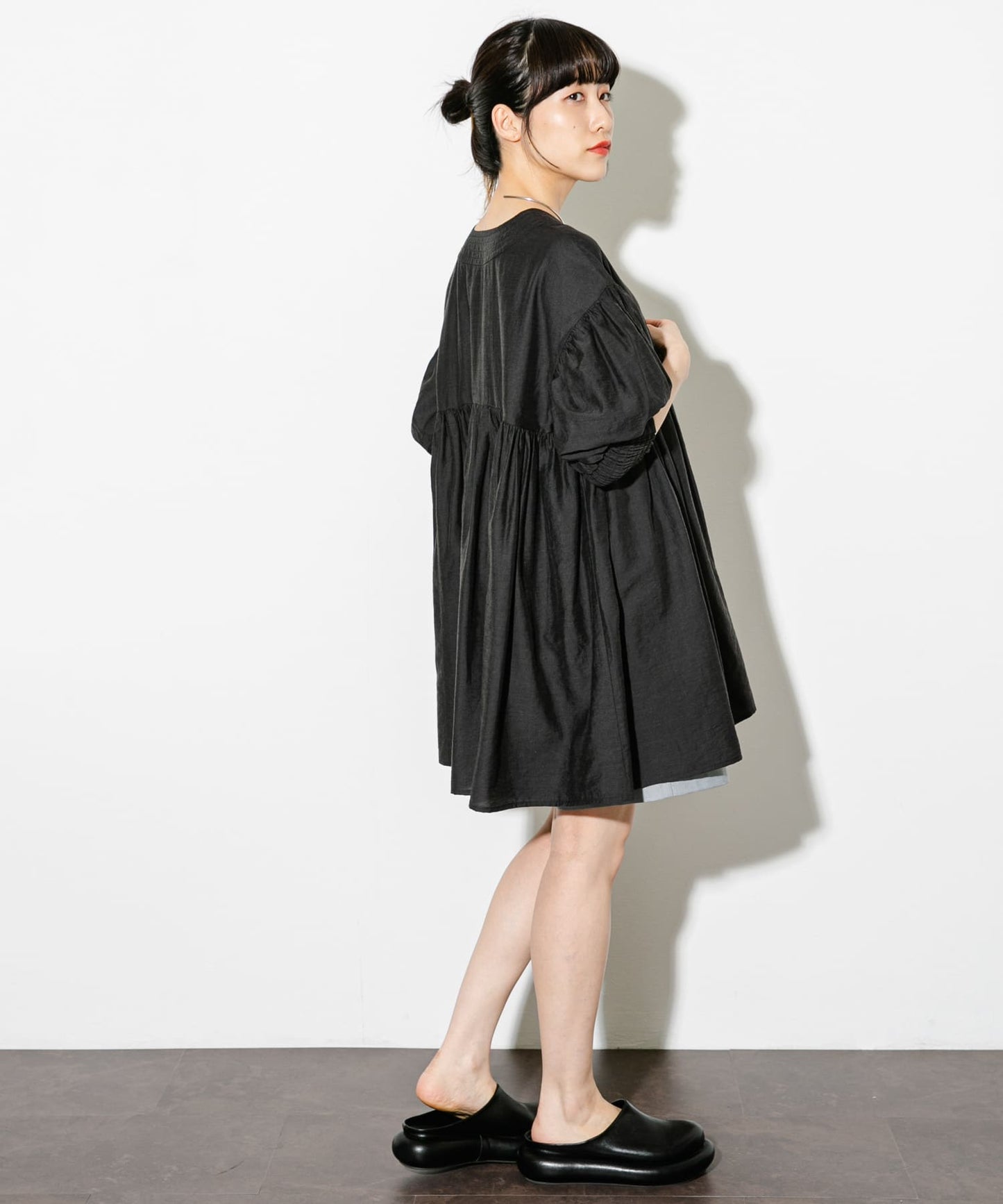 volume gathered mini dress (black) *JP