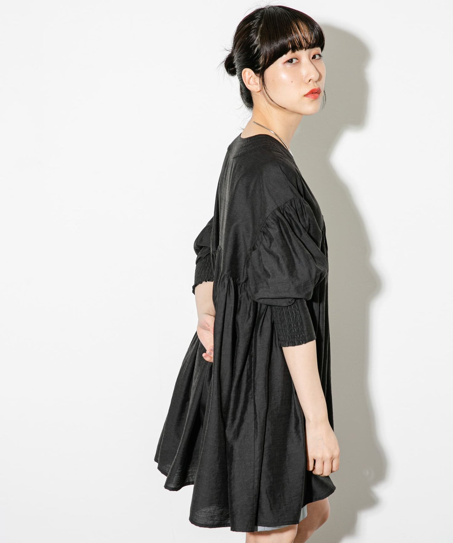 volume gathered mini dress (black) *JP