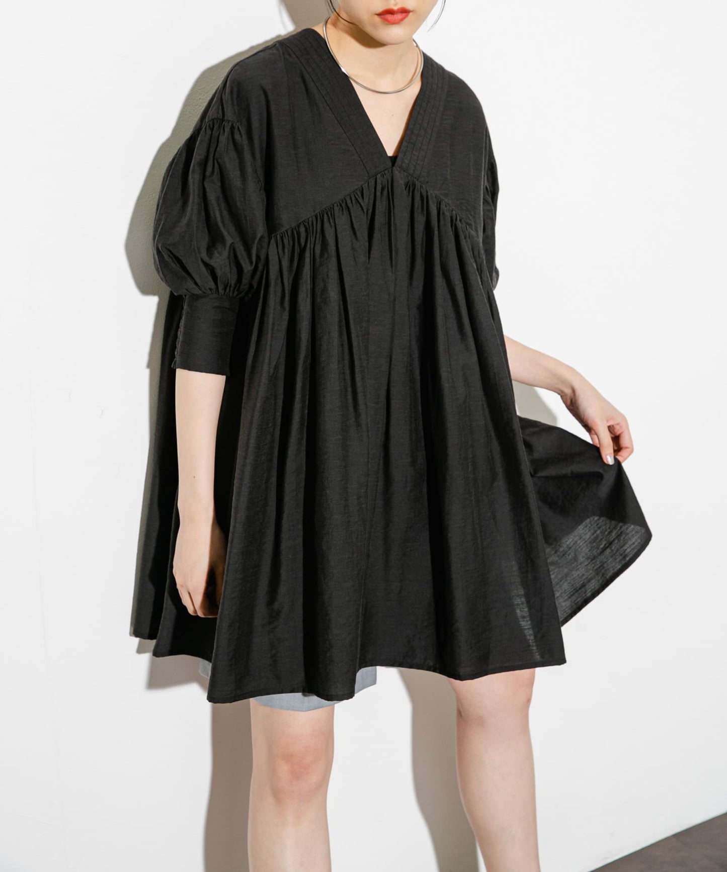 volume gathered mini dress (black) *JP