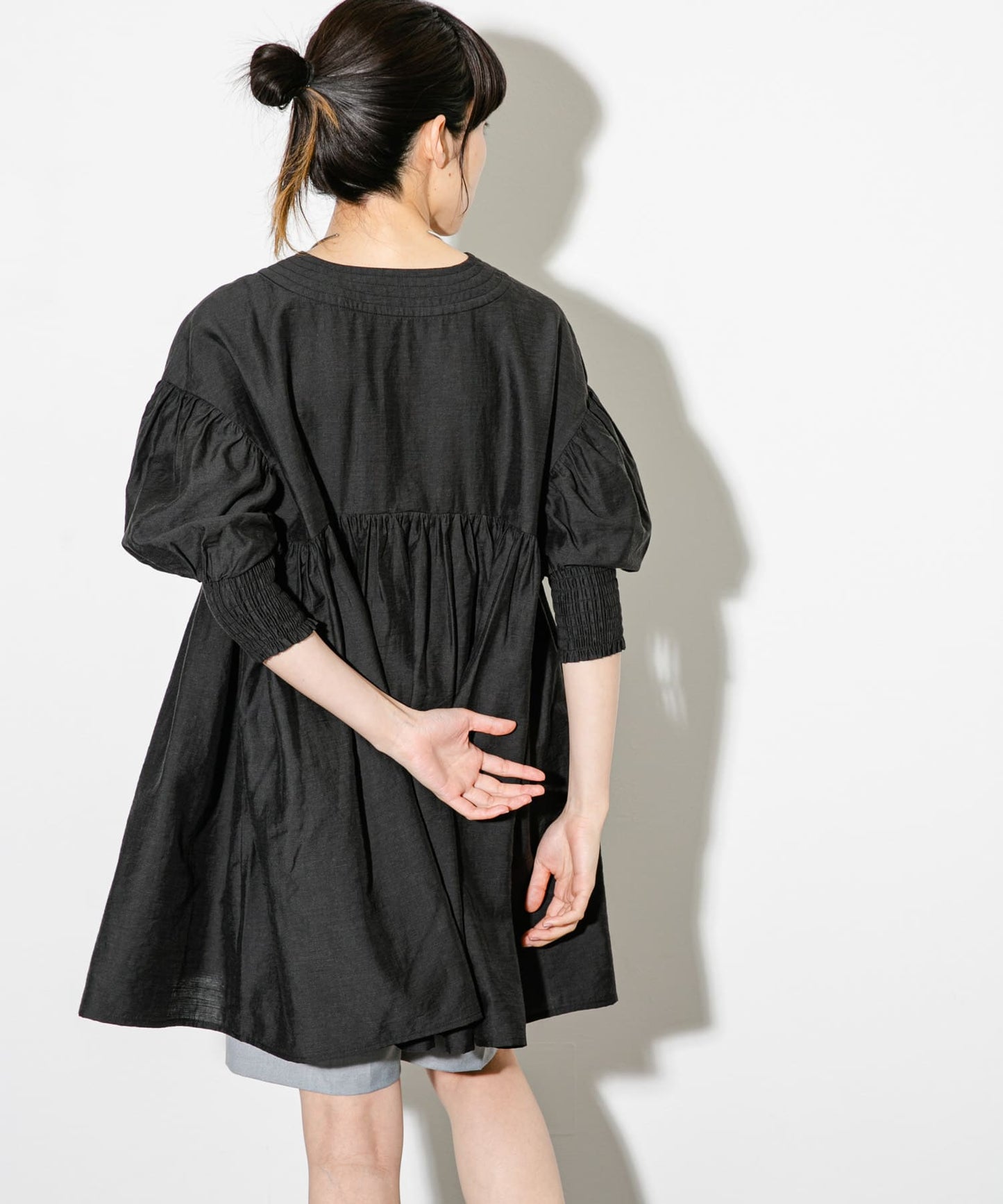 volume gathered mini dress (black) *JP