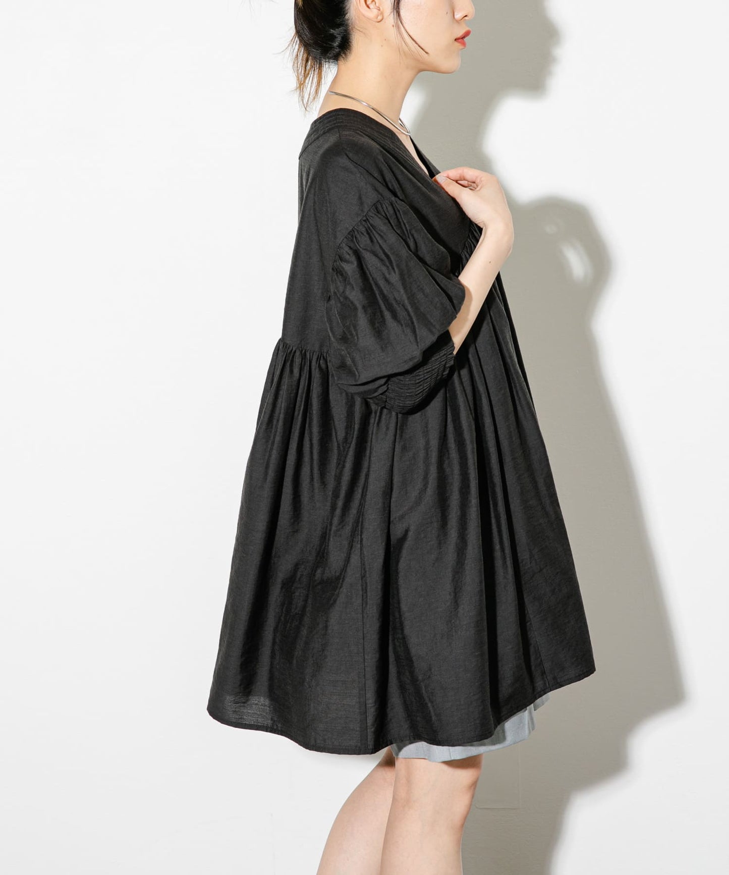 volume gathered mini dress (black) *JP