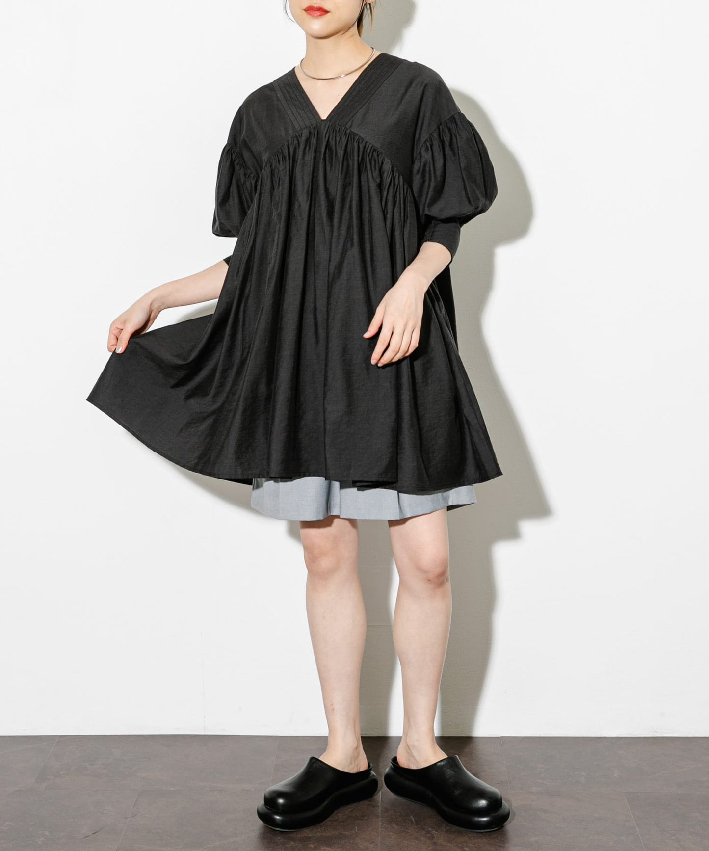 volume gathered mini dress (black) *JP