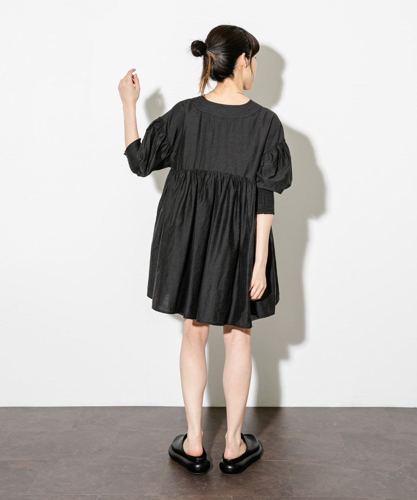 volume gathered mini dress (black) *JP