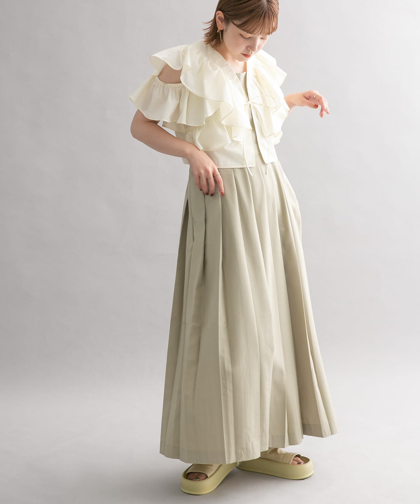 pleated camisole dress (beige) *JP