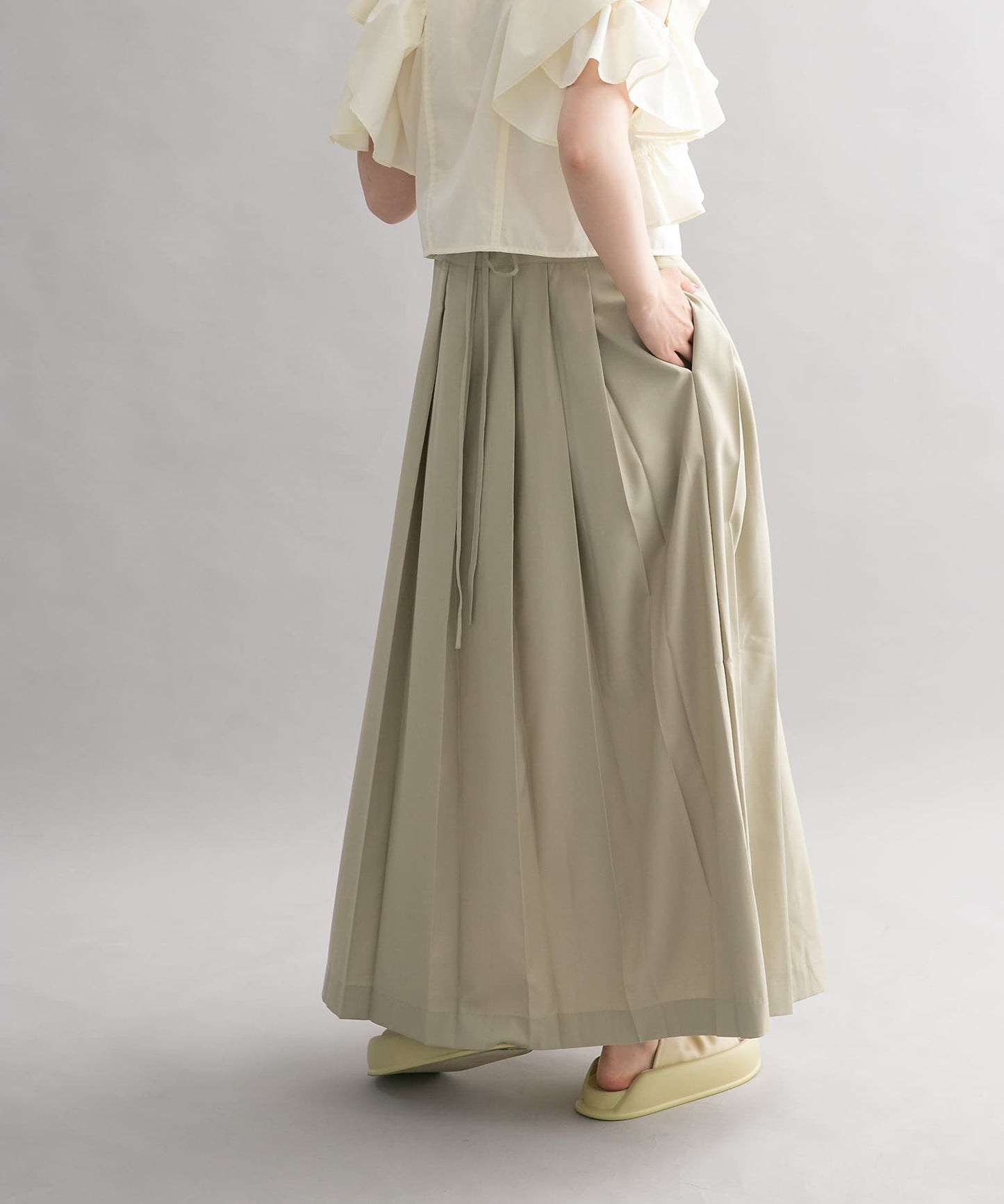 pleated camisole dress (beige) *JP