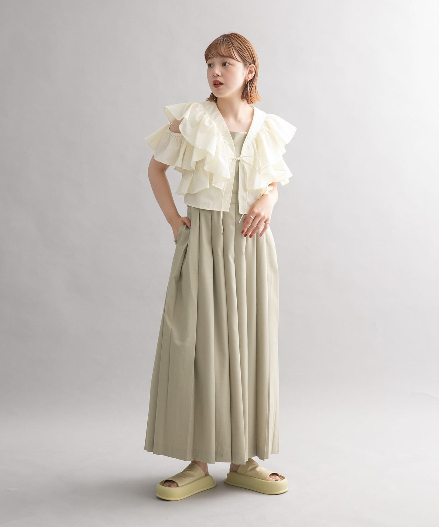 pleated camisole dress (beige) *JP