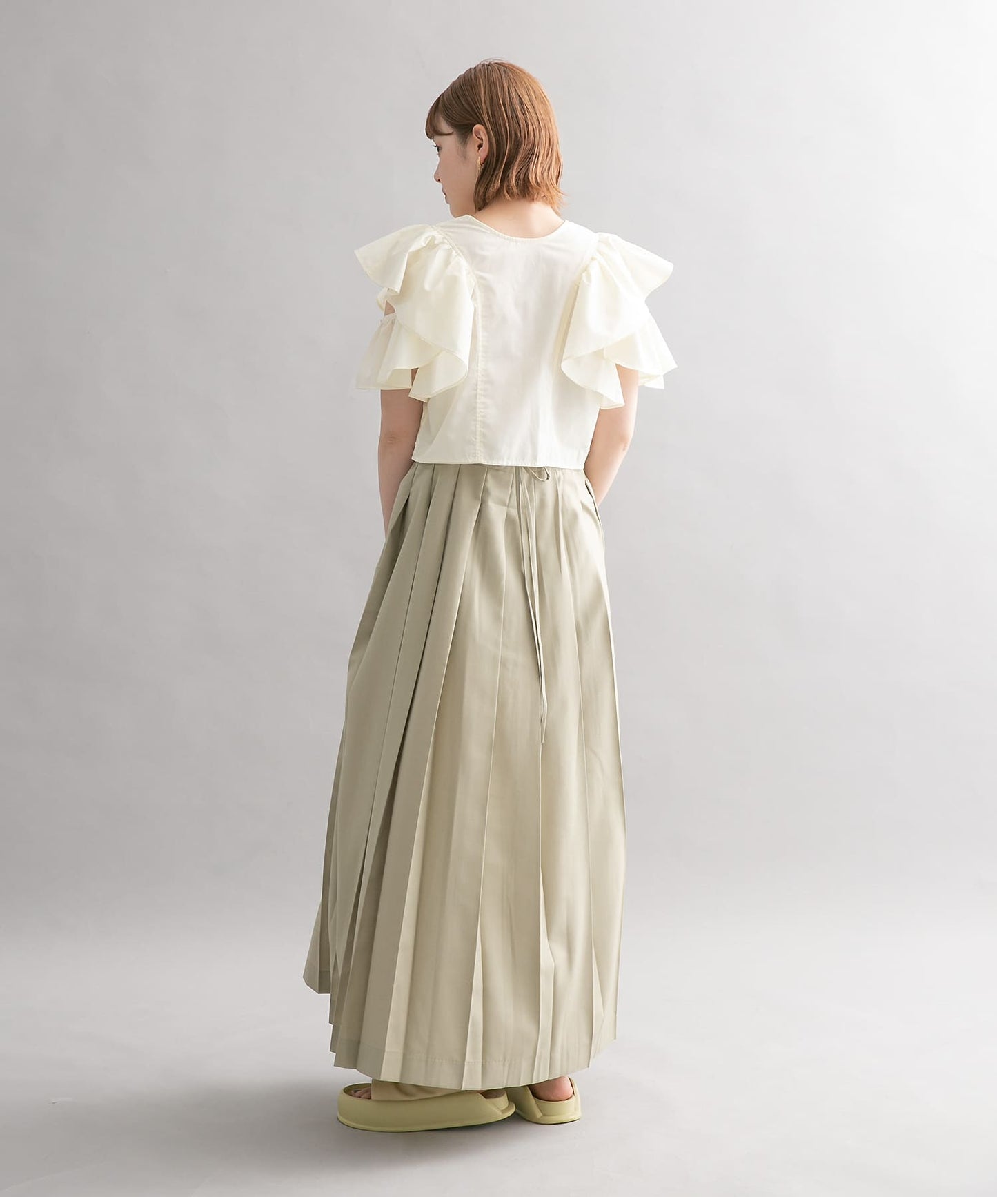 pleated camisole dress (beige) *JP