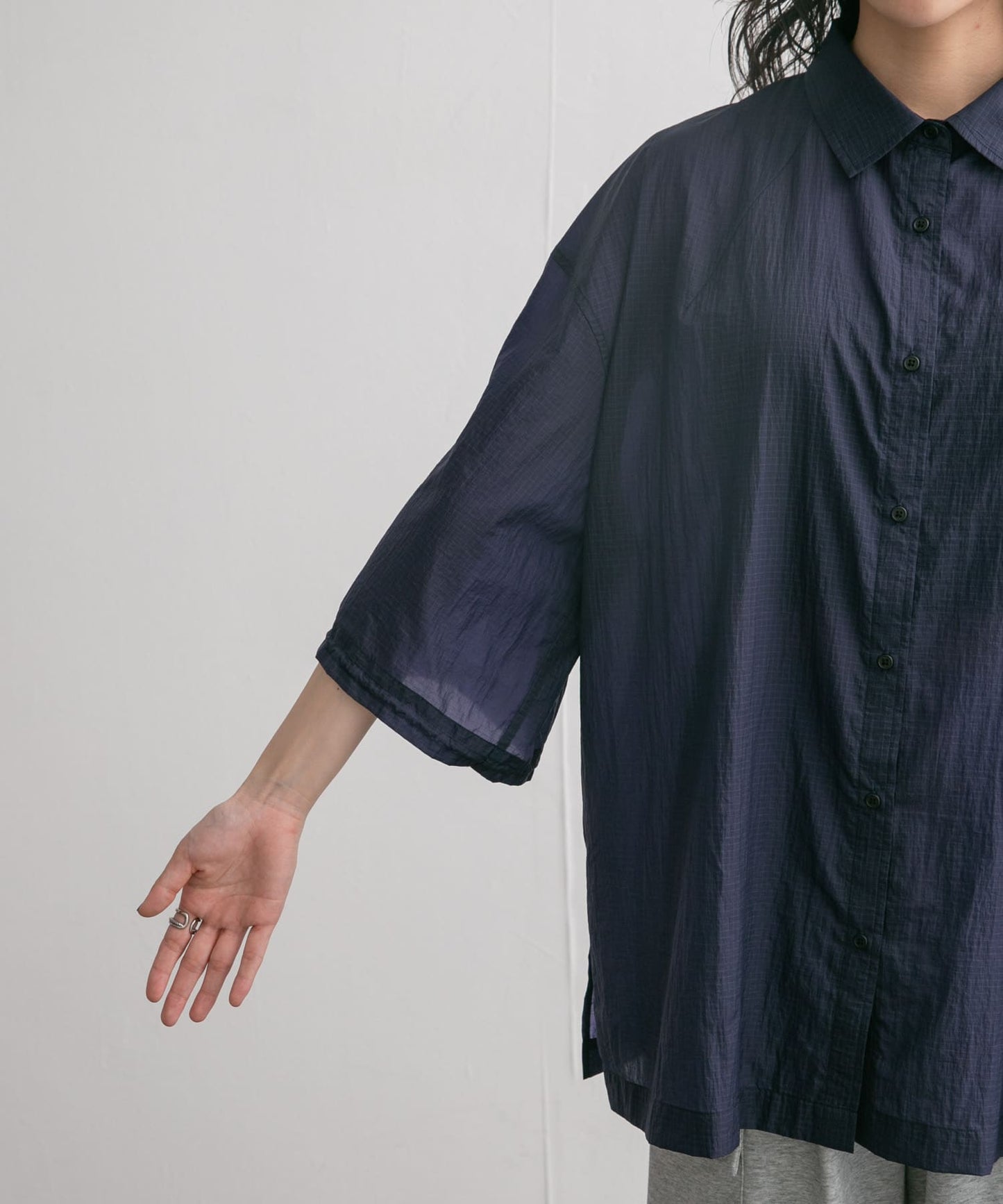 sheer loose shirt (navy) *JP