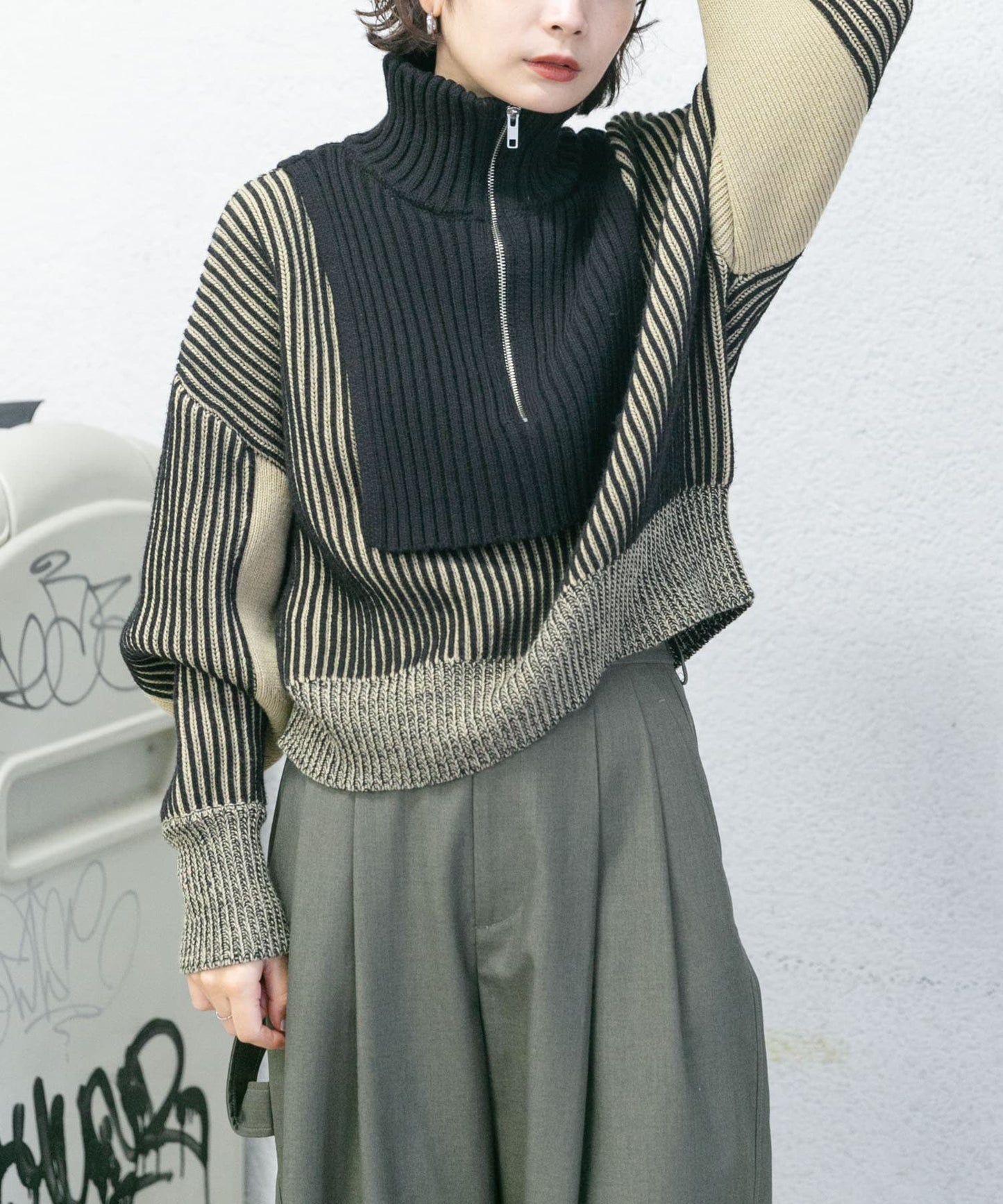 layered half zip knit (black x beige) *JP