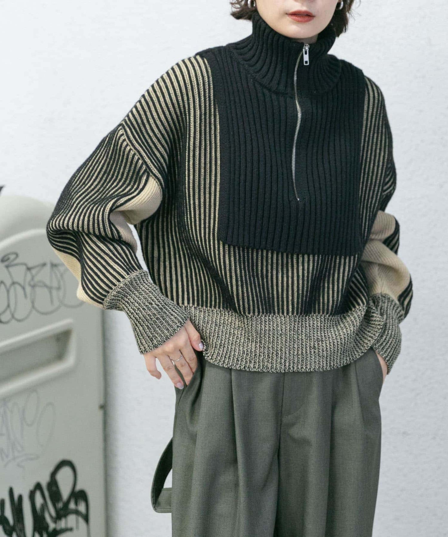 layered half zip knit (black x beige) *JP