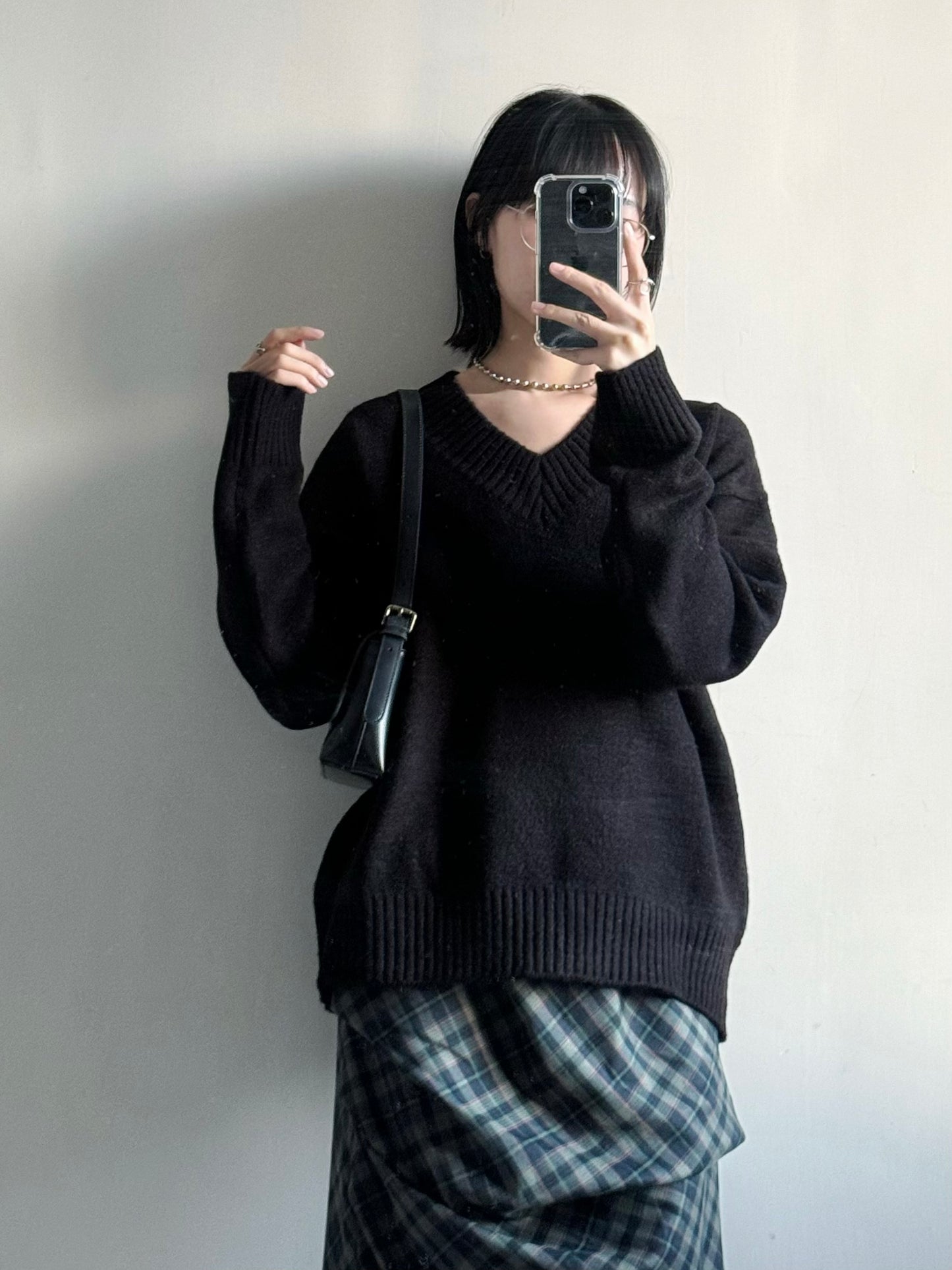 v-neck oversized knit (black)