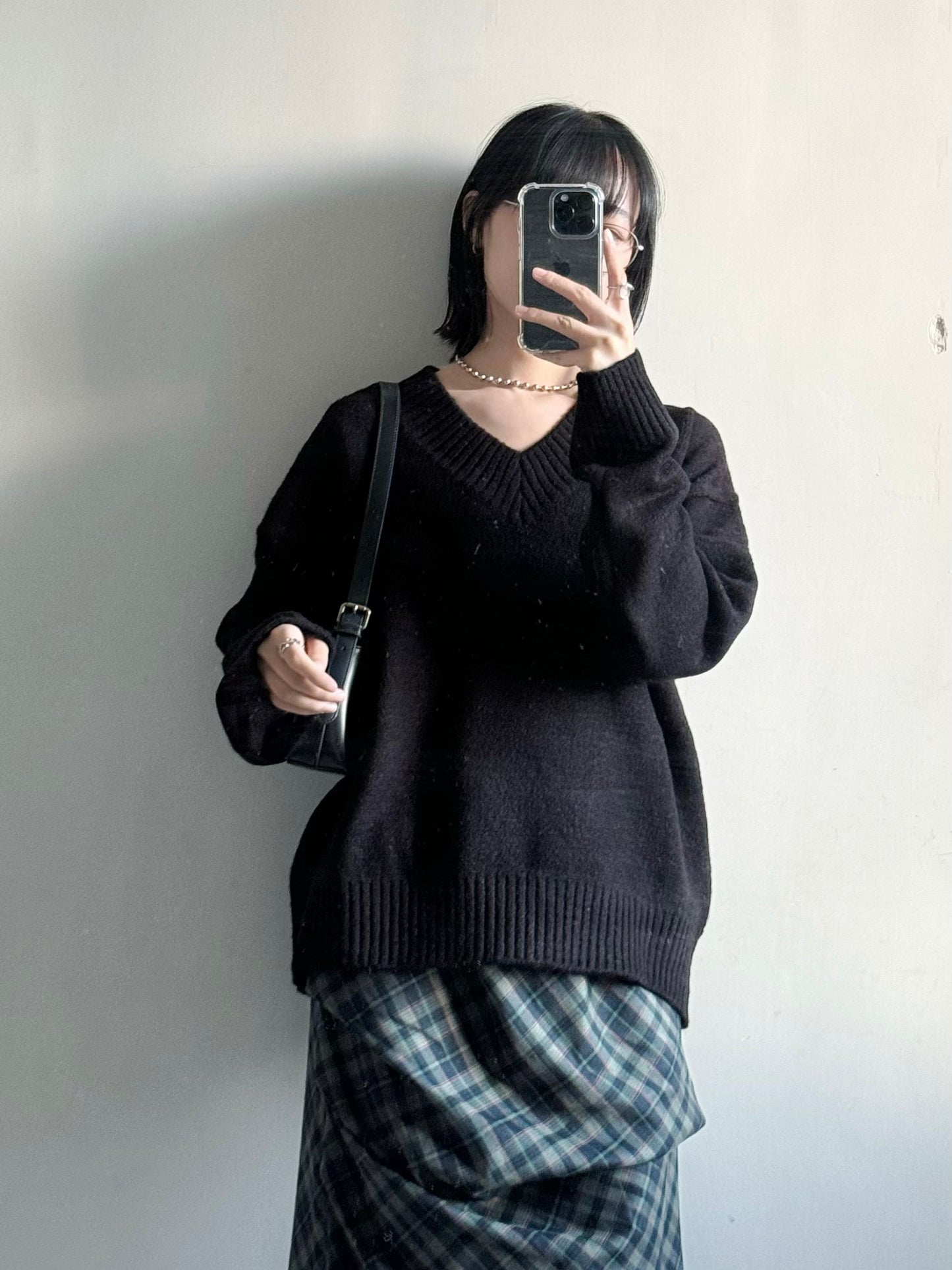 v-neck oversized knit (black)