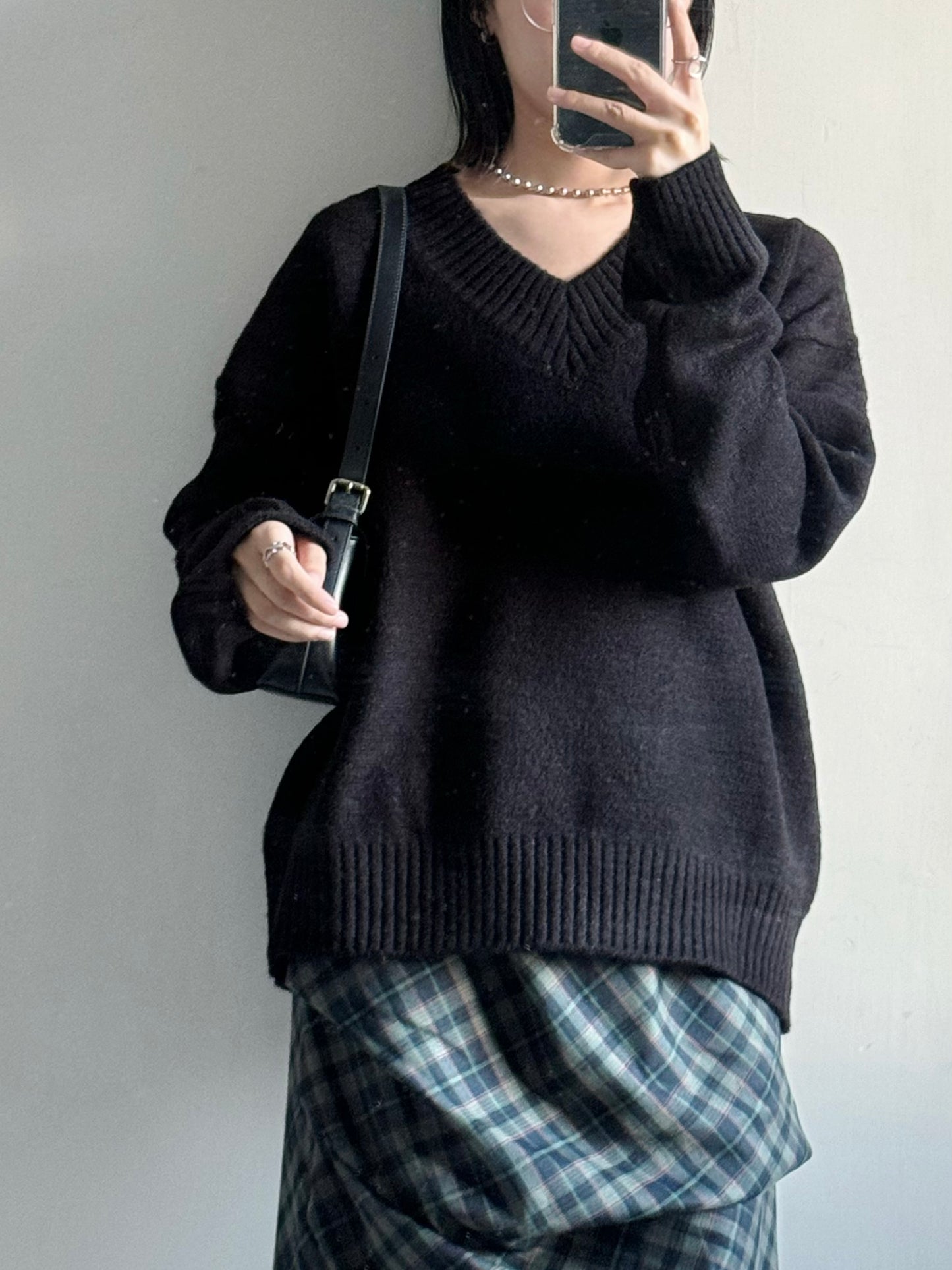 v-neck oversized knit (black)