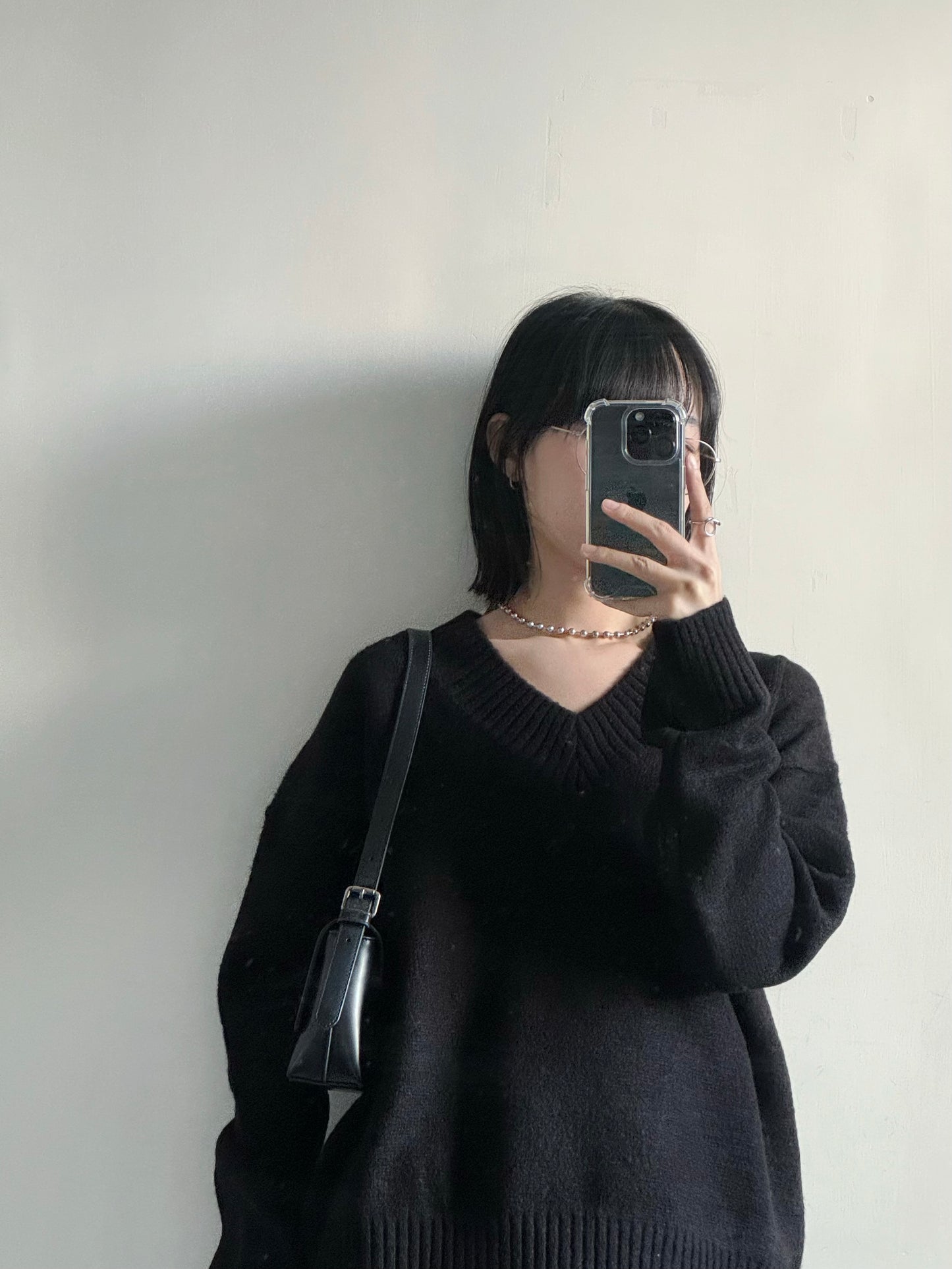 v-neck oversized knit (black)