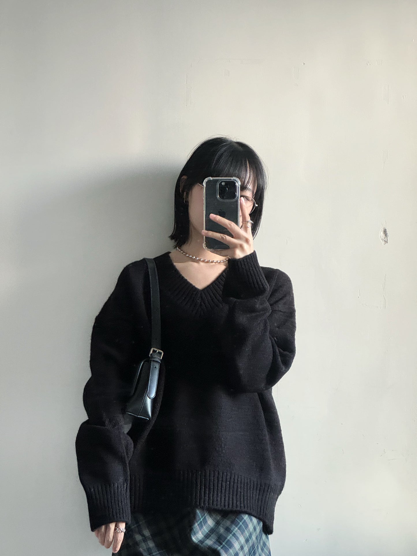 v-neck oversized knit (black)