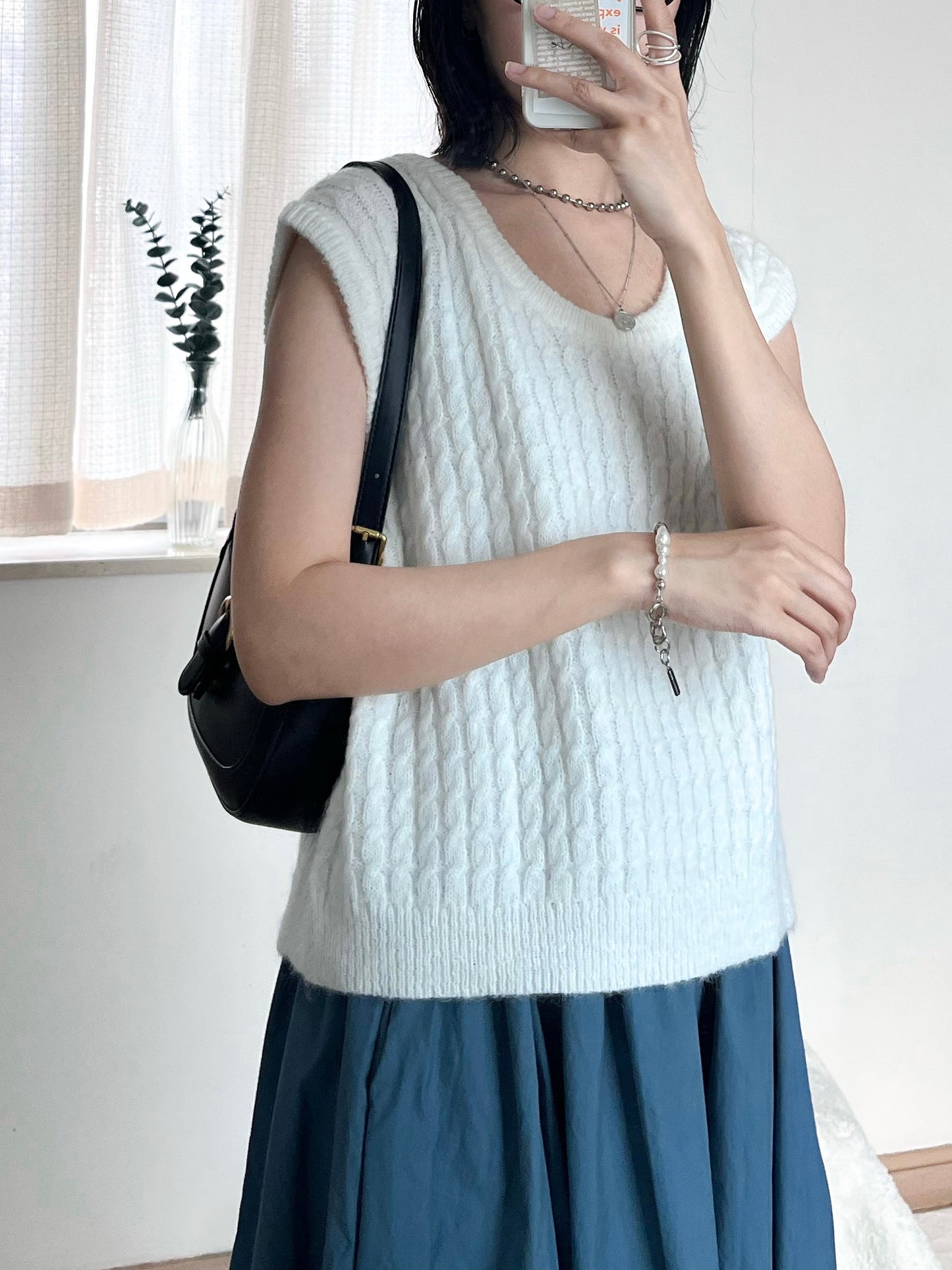 soft knit vest (white)