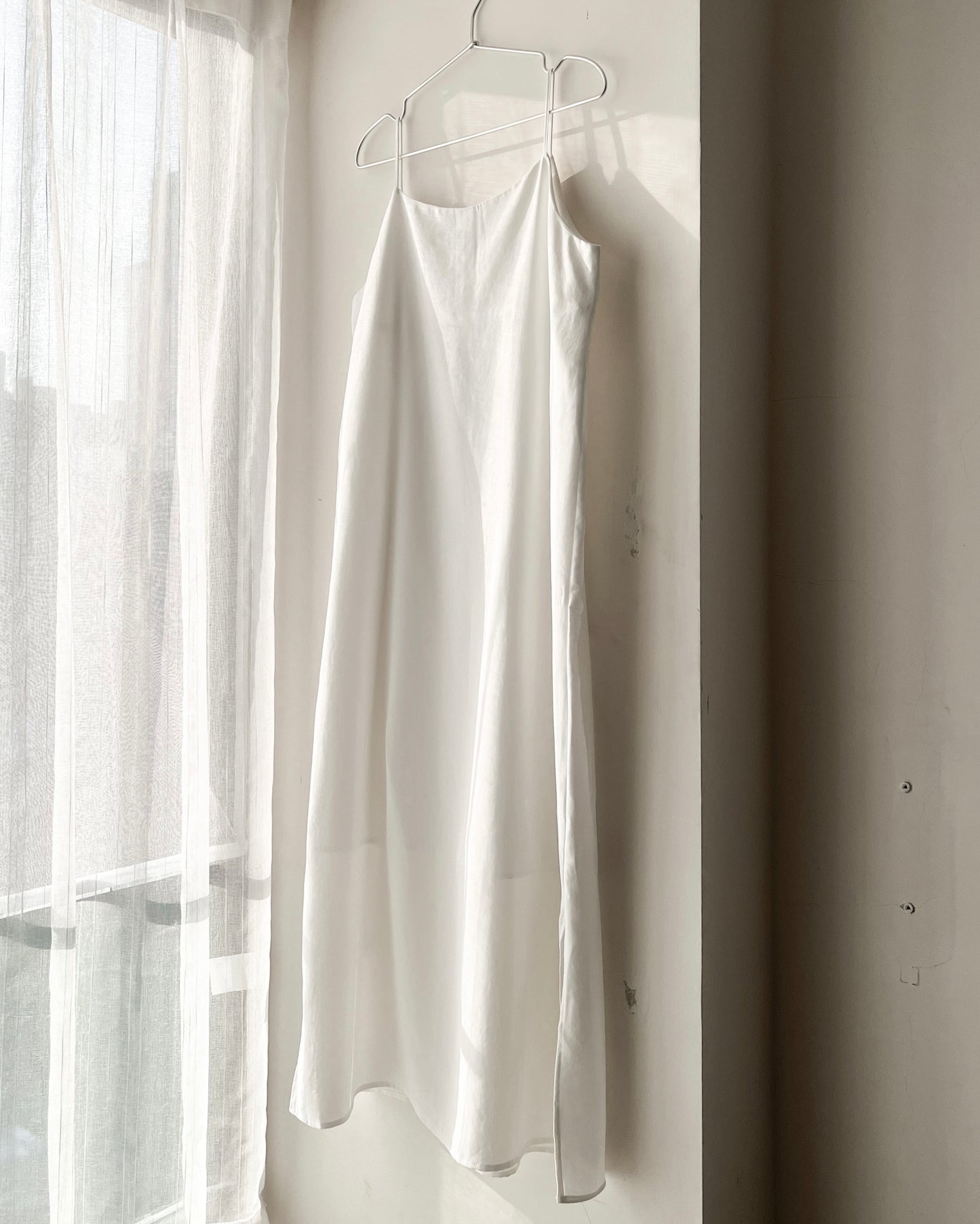 silky camisole dress (white)