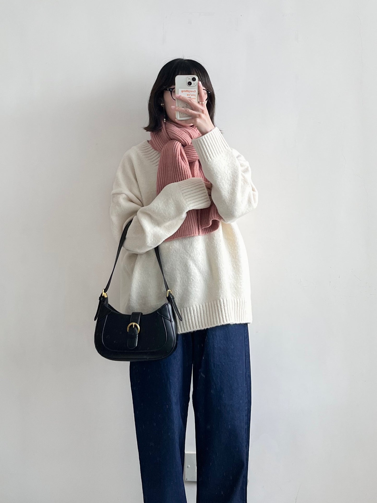 v-neck oversized knit (white)