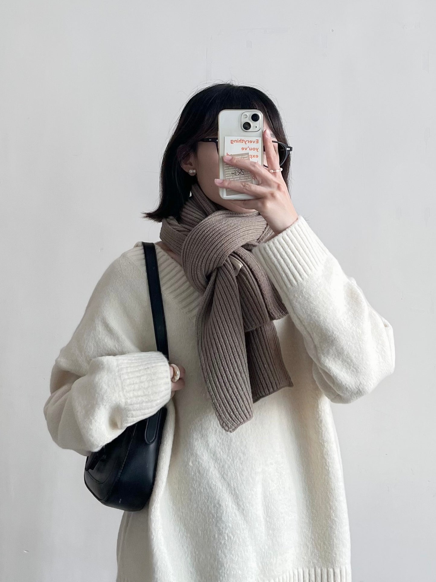 v-neck oversized knit (white)