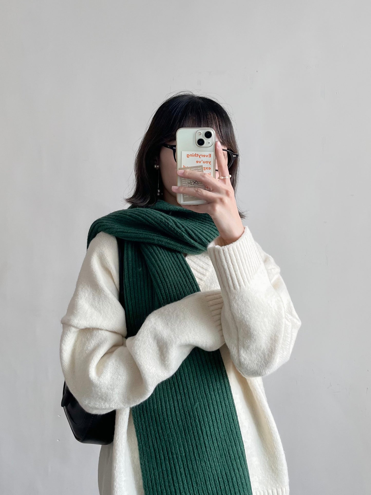 v-neck oversized knit (white)